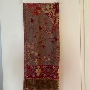 Great Condition, Double-Sided, Patterned Scarf
